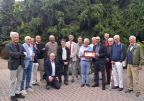 Uitreiking cheque aan Voedselbanken Utrechtse Heuvelrug